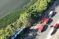 Ônibus cai em canal na zona oeste do Rio e deixa 33 feridos