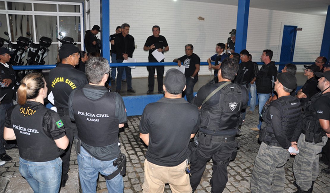Após decidirem por greve, policiais civis fazem ato em evento com Renan Filho