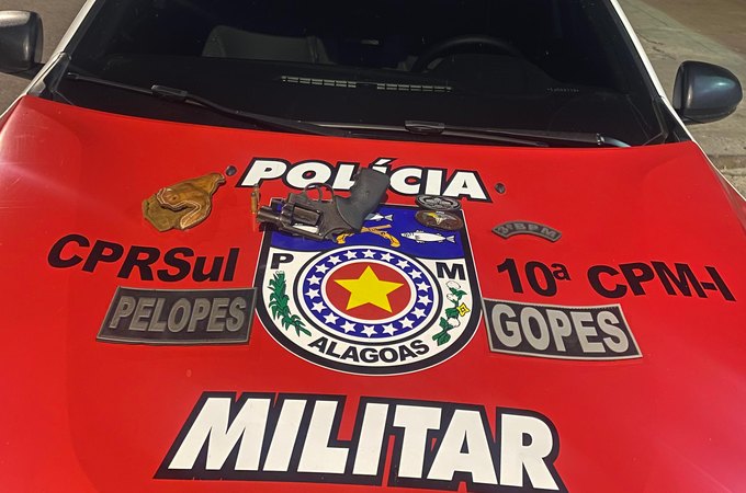 Duas armas de fogo e drogas são apreendidas pela PM em ações no interior de Alagoas