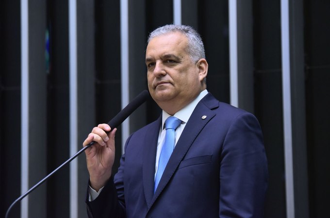 Marco histórico: Câmara aprova relatório de Alfredo Gaspar no caso Ramagem