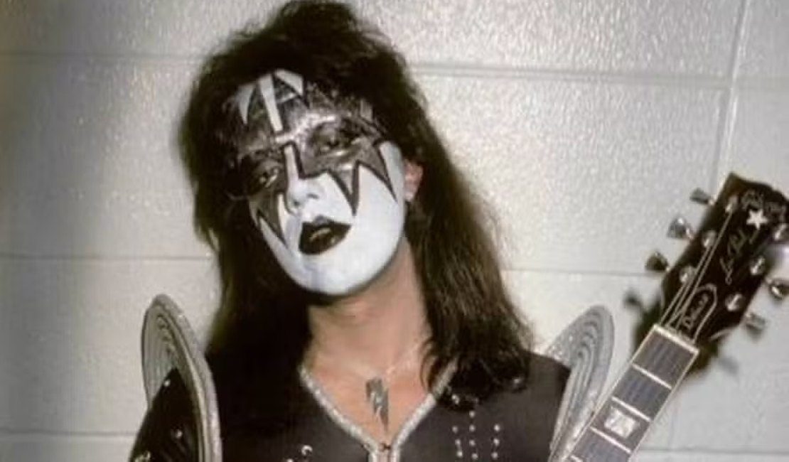 Morre guitarrista fundador da banda KISS, Ace Frehley, aos 74 anos