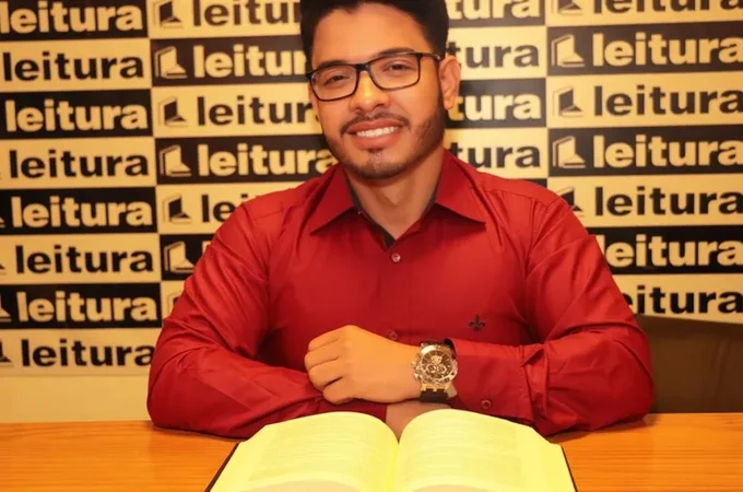 Pesquisador alagoano é reconhecido como autor best-seller no Brasil com obra sobre matemática