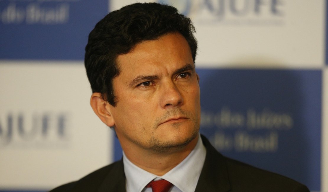 Sérgio Moro envia ao Supremo grampos de conversa entre Lula e Dilma