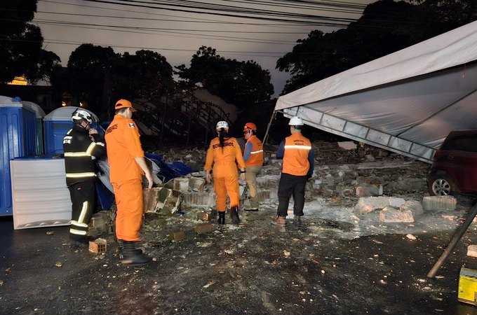 Homem ferido após desabamento de galpão no estacionamento do Jaraguá morre no HGE