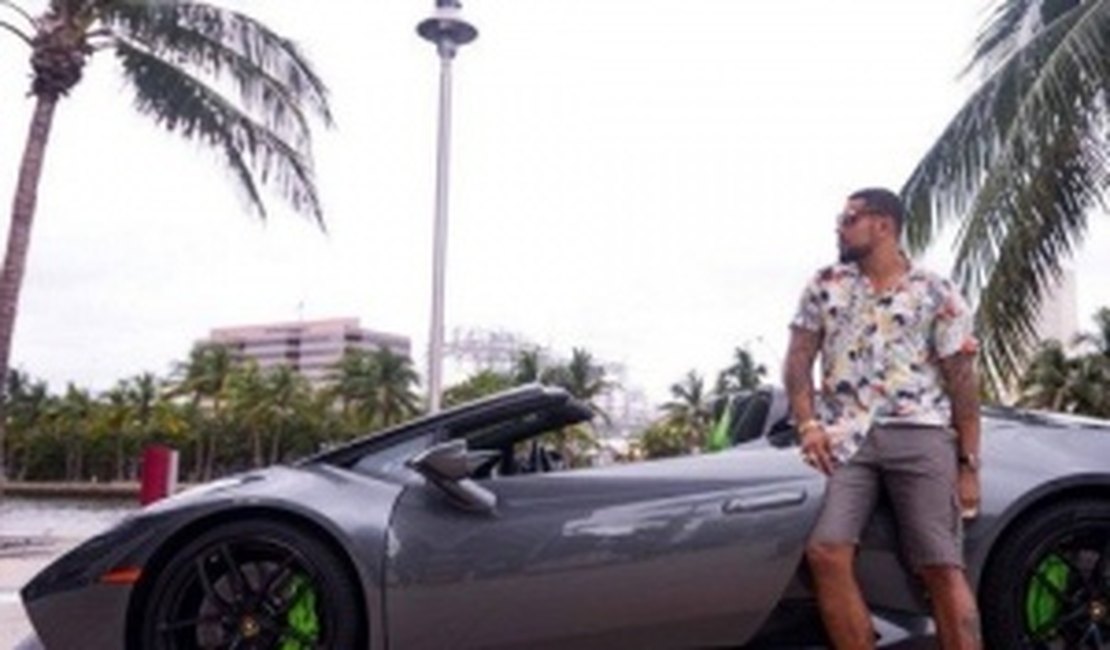 Naldo usa carrão de R$ 3 milhões para gravar clipe em Miami