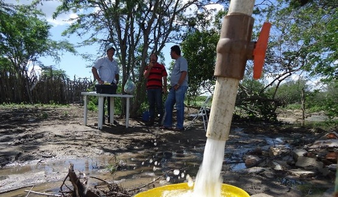 Estado entrega 600 cisternas, em Inhapi, nesta quarta-feira, 13