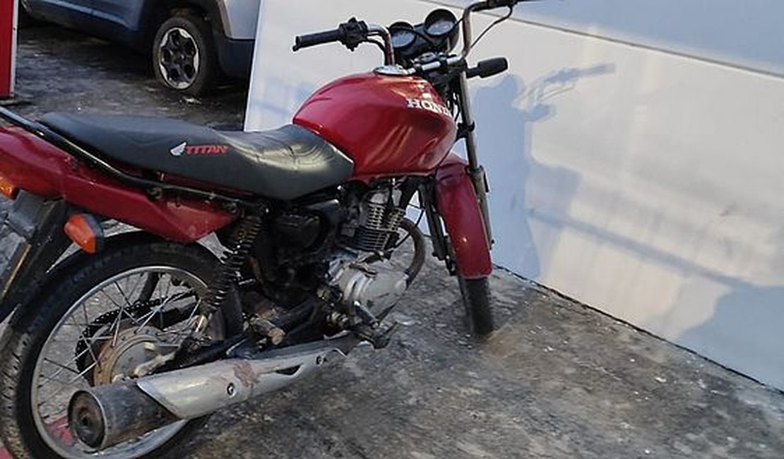 Homem que conduzia moto sem placa e com chassi raspado é preso em Marechal Deodoro