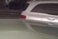 Fortes chuvas invadem prédio de alto padrão e destroem carros na garagem, em Maceió
