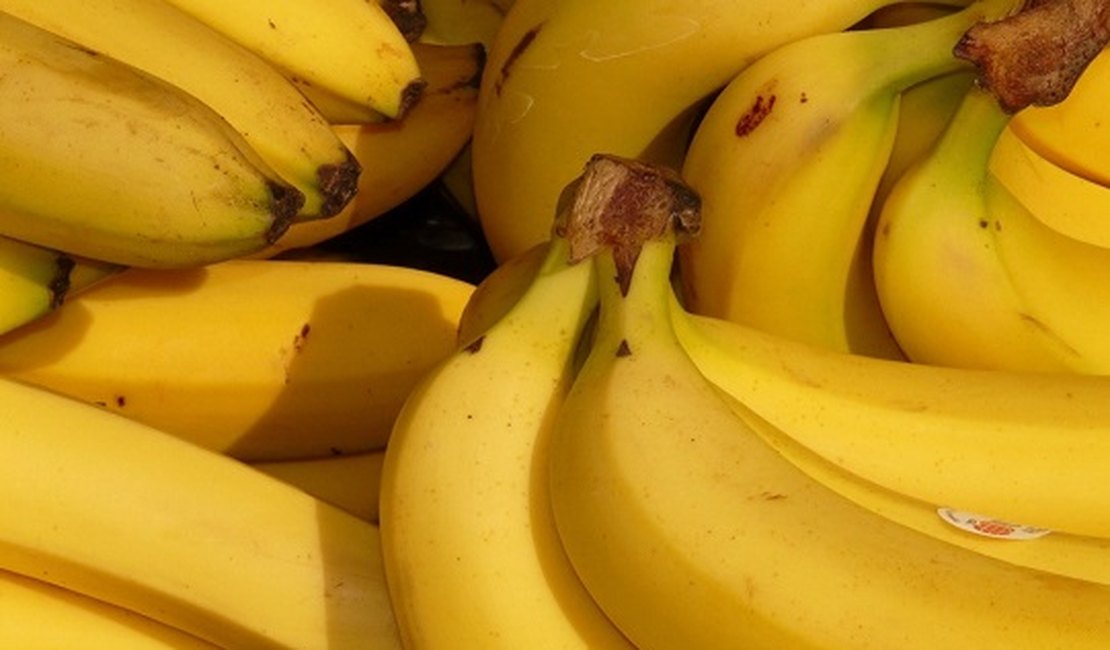 Sobremesa: Bolo de Banana com Calda de Caramelo