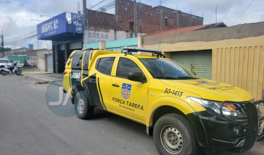 Homem é assassinado com tiros e facadas dentro de casa, na Primavera em Arapiraca; assista