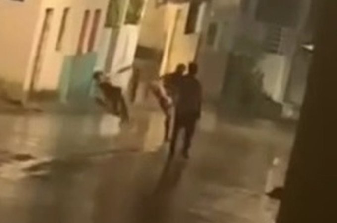 Polícia conclui inquérito e indicia homem que deu 'voadora' em mulher no interior de Alagoas