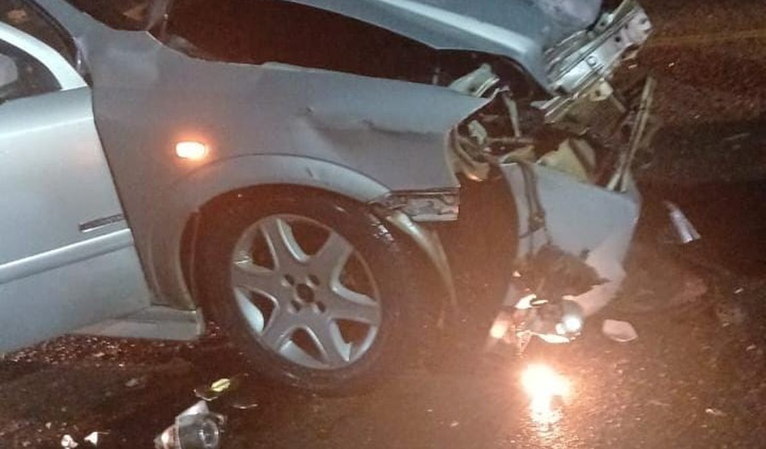 Grave acidente entre carro e trator é registrado na AL-115, em Igaci