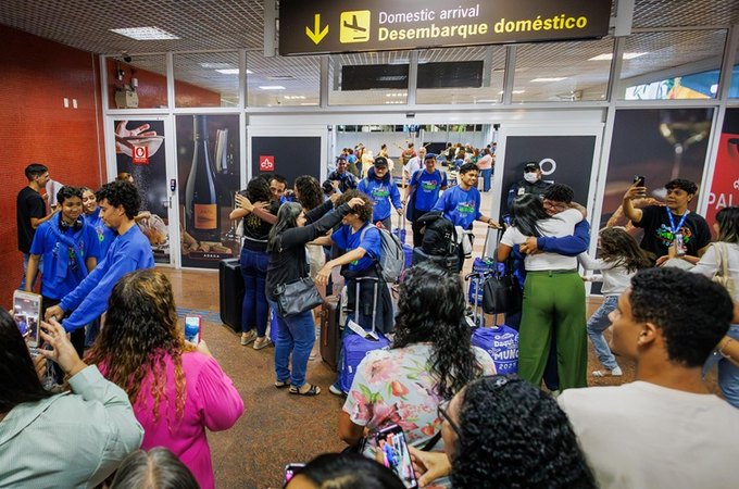 Estudantes do Daqui pra o Mundo retornam a Alagoas após intercâmbio histórico na Inglaterra