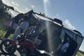 Carreta tomba na BR-101, em São Sebastião, e motorista fica ferido
