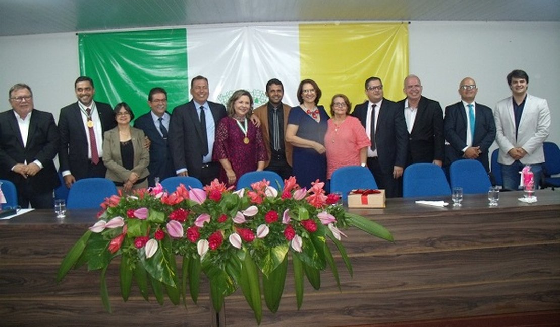 Câmara Municipal concede comendas Manoel André a vereadora de Maceió e a Crismédio Vieira
