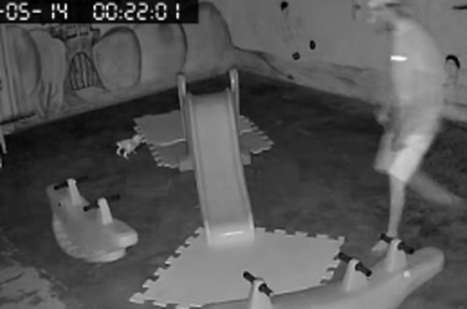 VÍDEO: Filmagem mostra ladrão dentro de escola de educação infantil furtada no bairro Bom Sucesso
