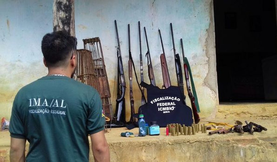 Fiscais flagram armas, munição e aves em cativeiro na Estação Ecológica de Murici