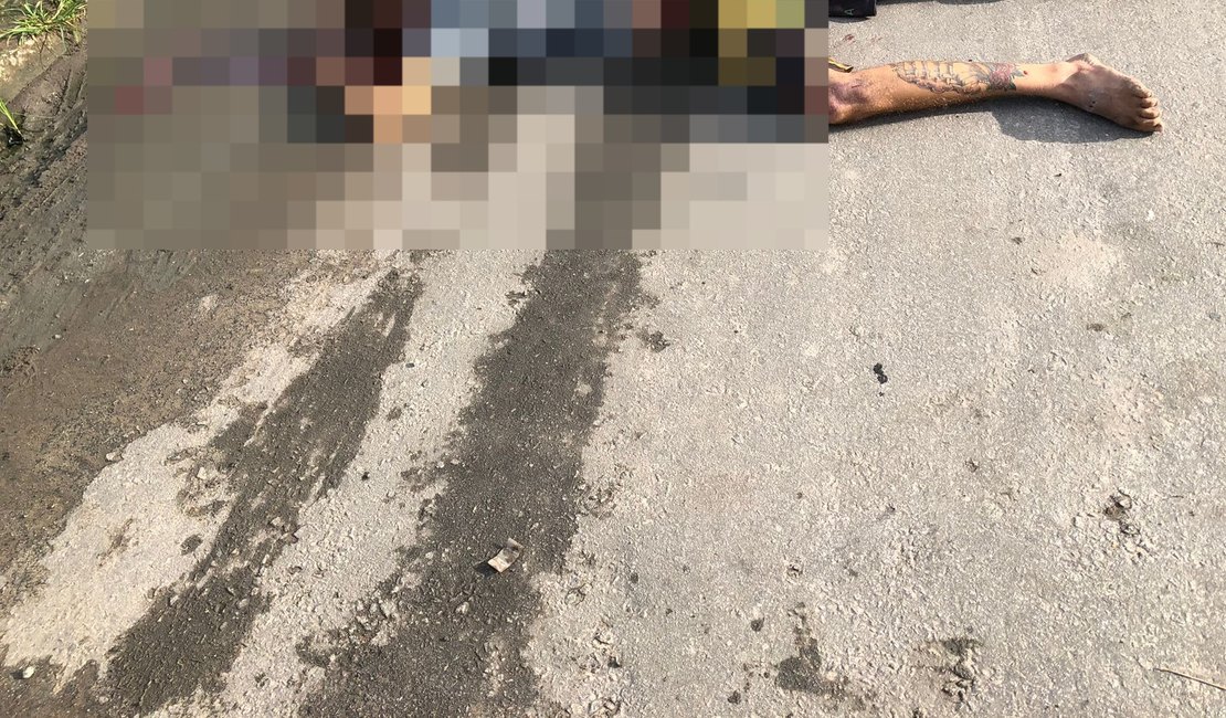 Homem é assassinado a tiros em via pública na parte alta de Maceió