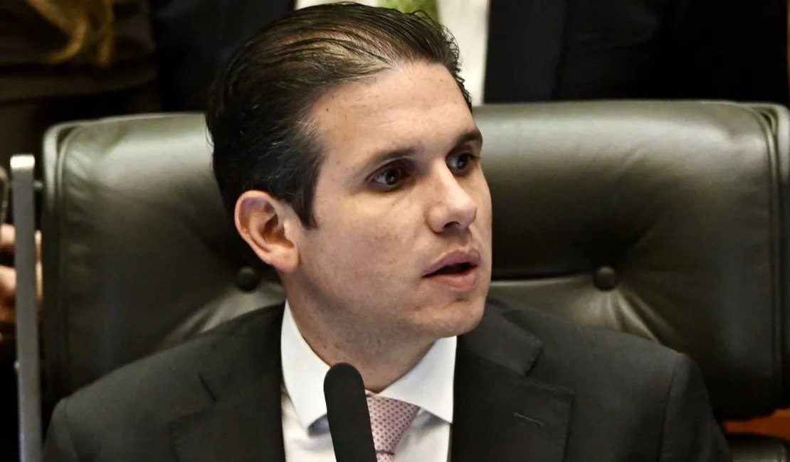 Motta é cobrado por Nikolas e diz que anistia não vai passar à força na Câmara