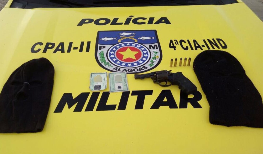 Dupla é presa com arma de fogo em transporte alternativo na AL 210
