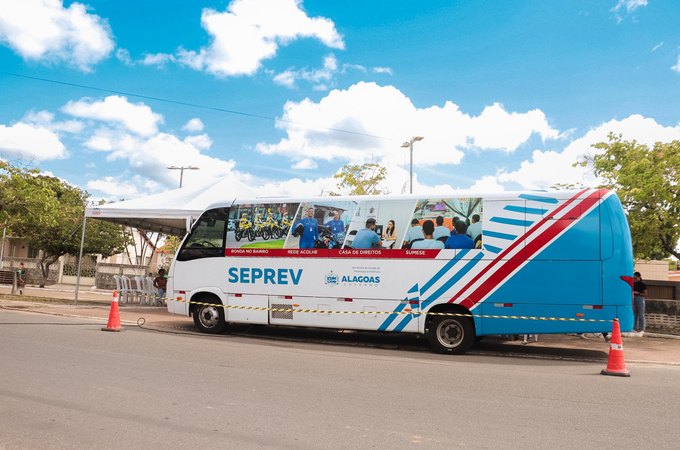 Ônibus itinerante da Seprev leva serviços gratuitos a Arapiraca