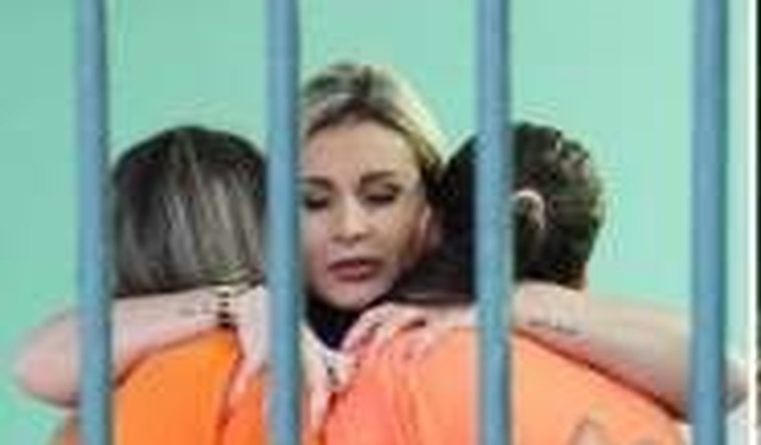 Andressa Urach visita penitenciária feminina em Santa Catarina
