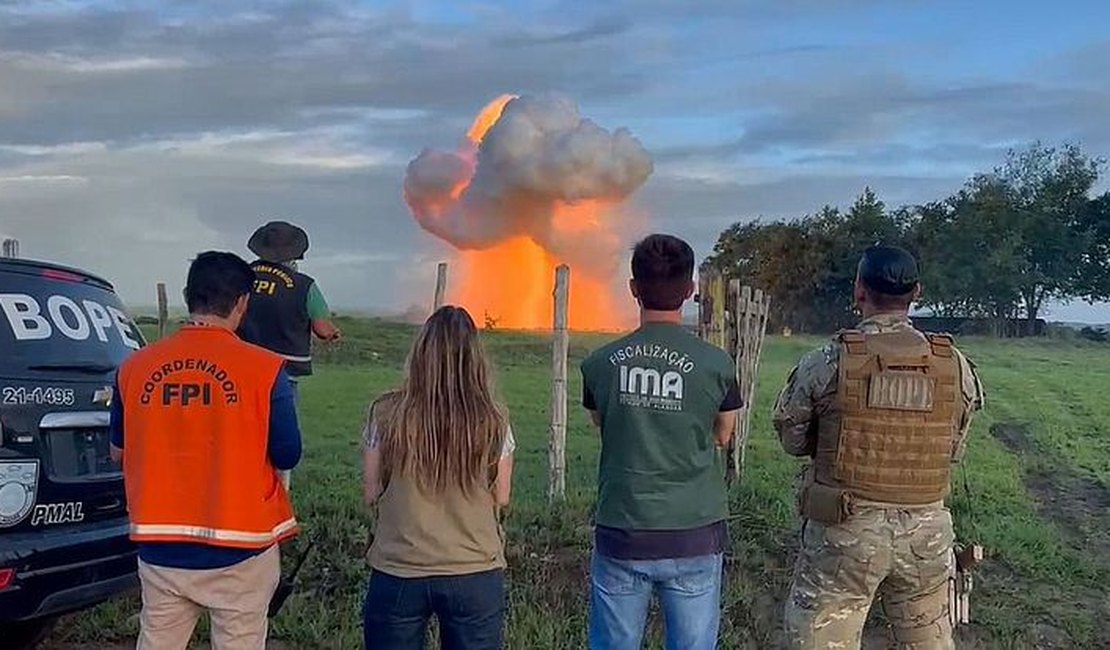 Fiscalização encontra fábrica clandestina de fogos de artifício em casa de farinha e 46kg de pólvora são detonados, em Traipu