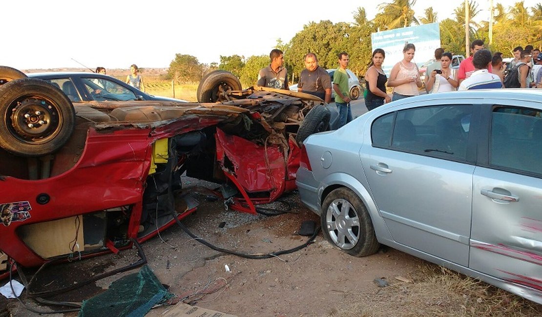 Três pessoas ficam feridas em grave acidente na zona rural de Arapiraca