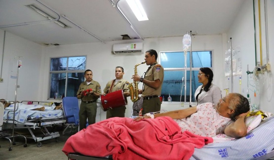 Projeto 'Música é Saúde' leva alegria para pacientes do HGE