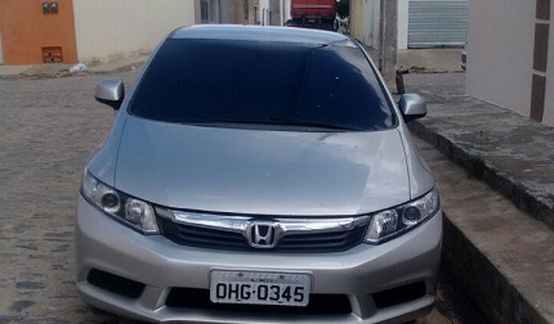 Após denúncias, PC recupera, em Arapiraca, carro roubado por quadrilha