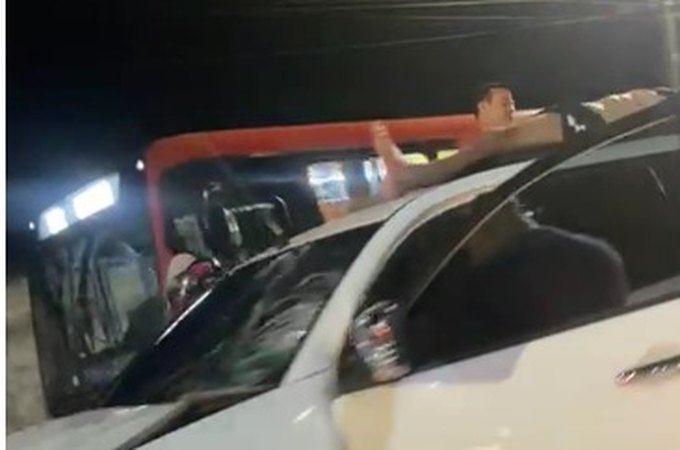 Ciclista morre ao ser atingido por carro, na Avenida Durval de Góes Monteiro, em Maceió; assista