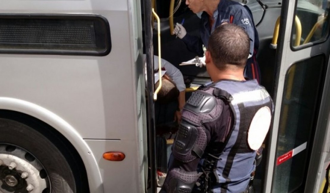 Estado de saúde de sargento baleado durante assalto a ônibus, em Maceió, é considerado grave