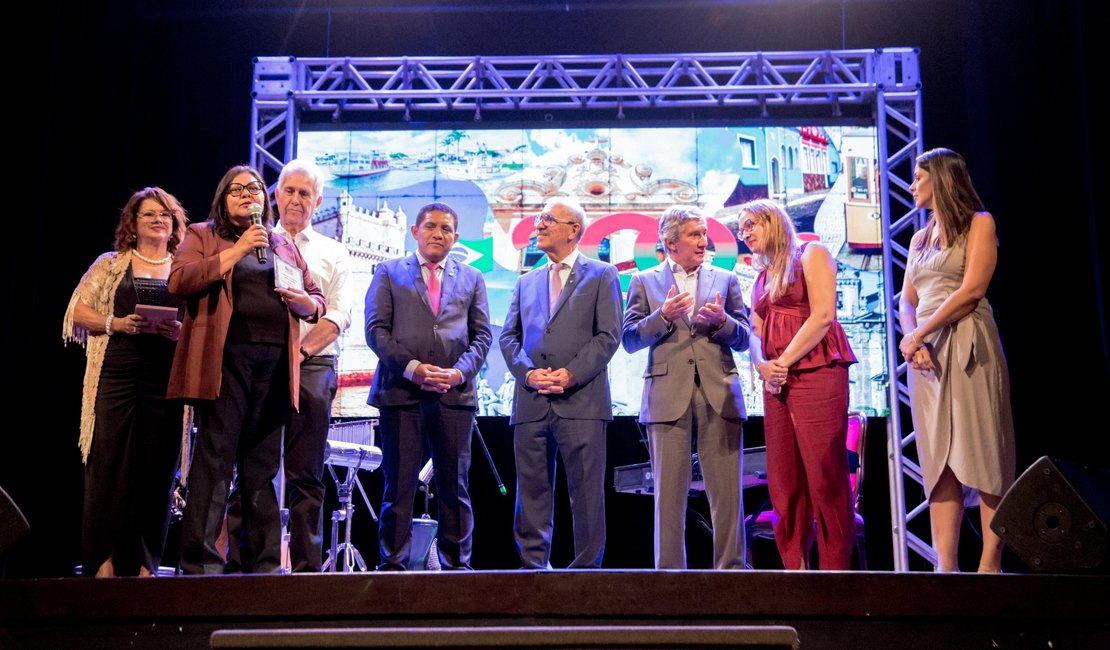 Homenagens e emoção marcam abertura do circuito Alagoas e Portugal, em Penedo
