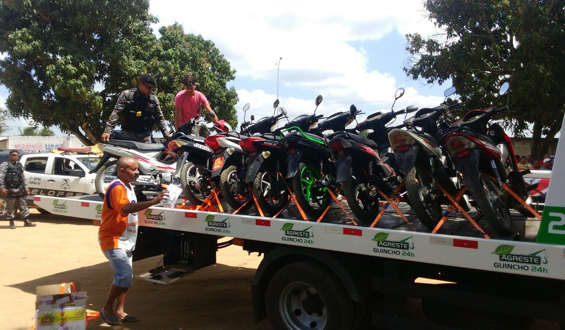 Operação conjunta apreende nove ciclomotores na feira de veículos em Arapiraca