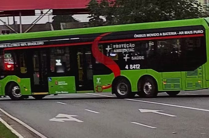 Motorista de ônibus é mantido refém na Zona Leste de SP