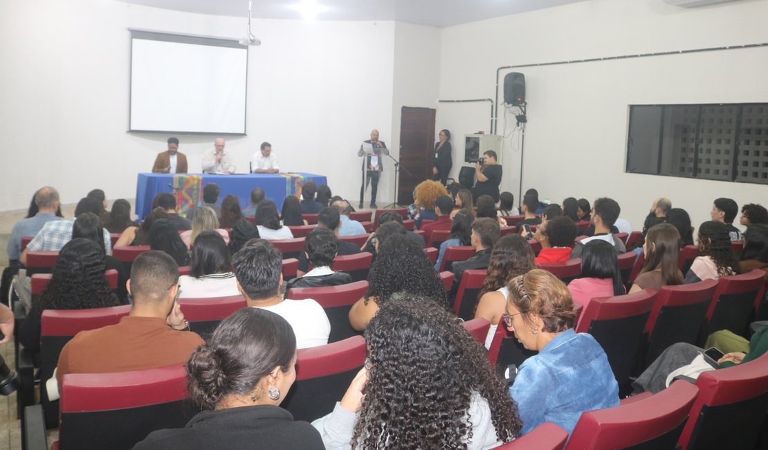 Com Luciano Barbosa em conferência, Seminário de Administração Pública tem início na Ufal Arapiraca