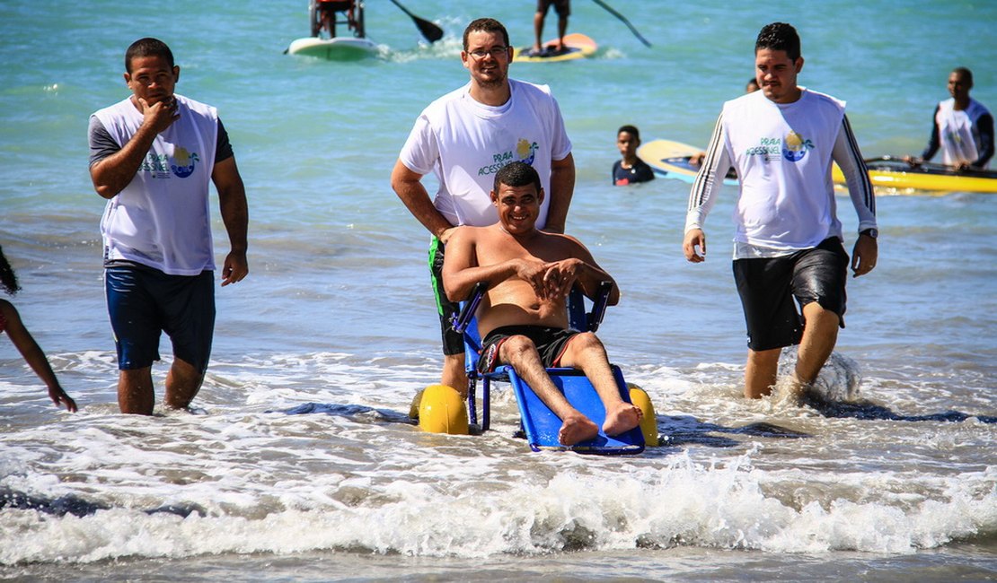 Praia Acessível promove inclusão e atende 1.400 pessoas em 2015