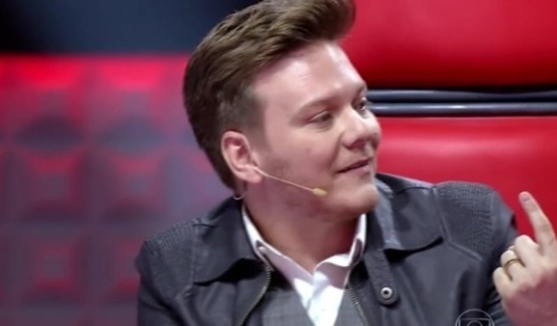 “Não me deixam falar”, reclama Teló no palco do “The Voice”