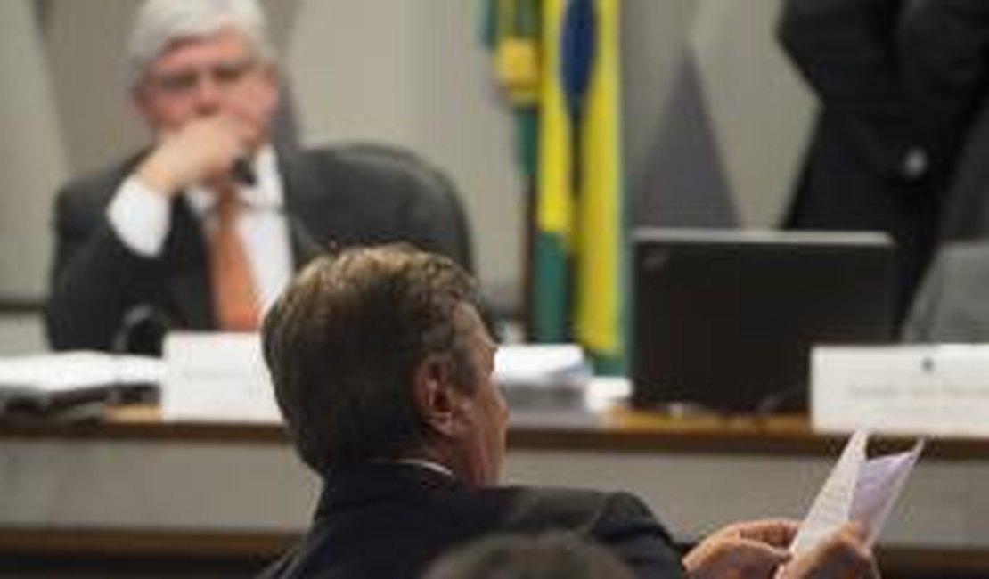 Em sabatina, Janot rebate acusações de Collor