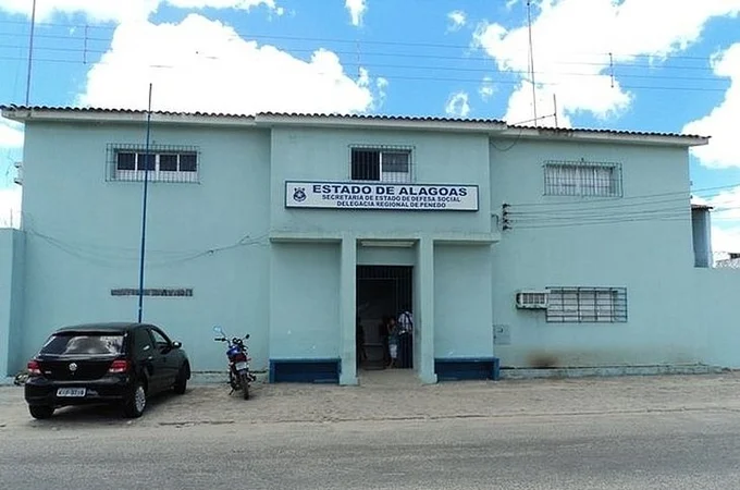 Mulher é presa por matar ex-companheiro a facadas em Penedo e alega legítima defesa