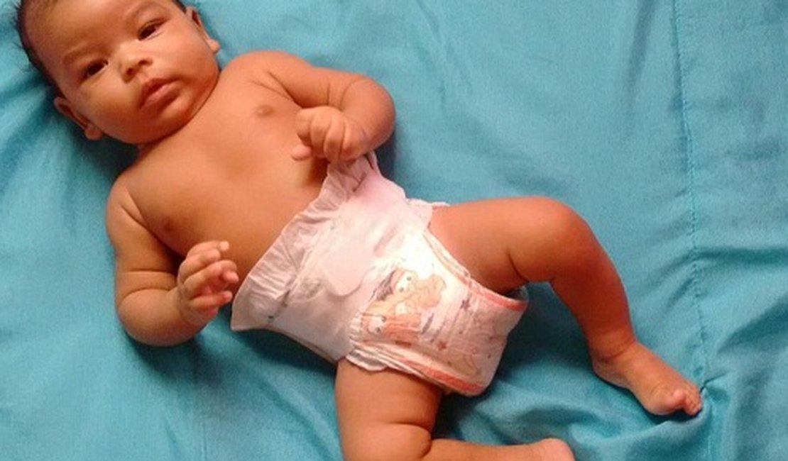 Bebê de dois meses cai do segundo andar de casa no ES e sobrevive