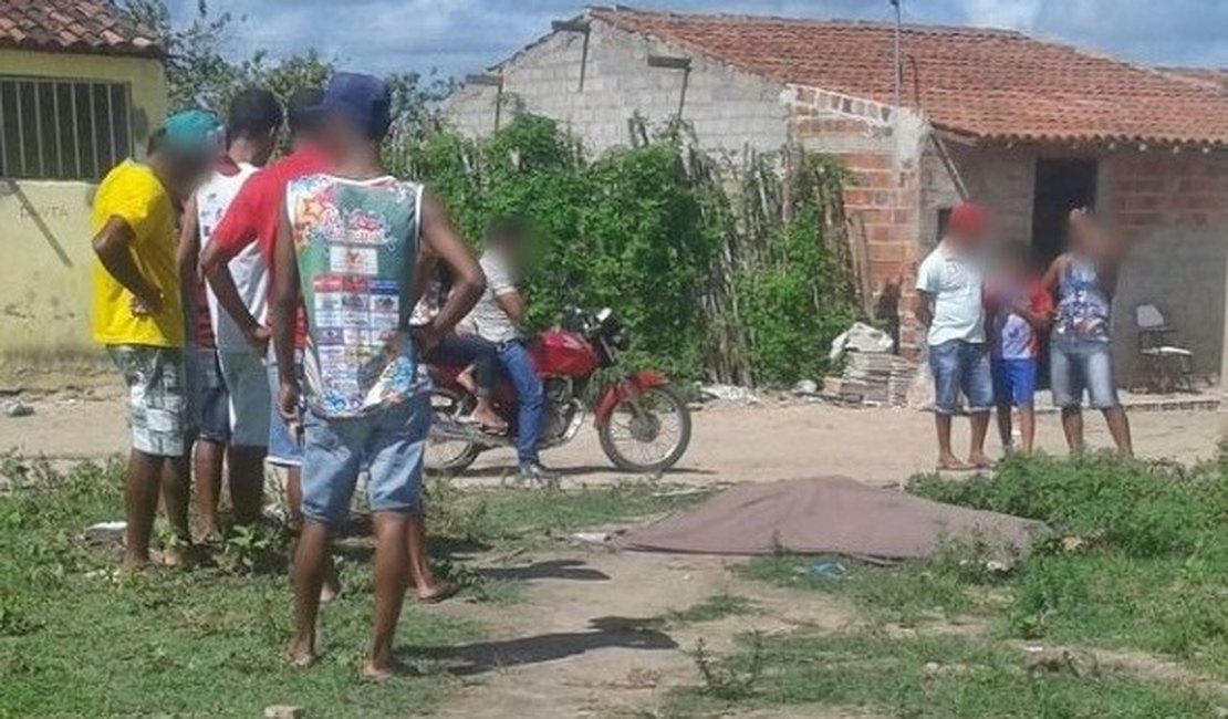 Jovem é assassinado a golpes de faca em Monteirópolis