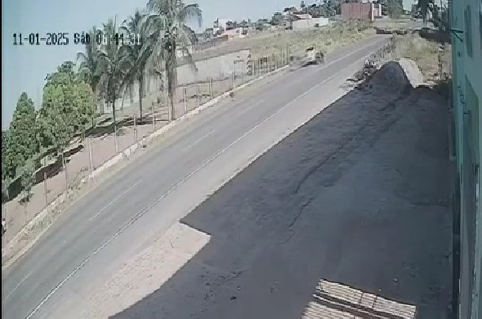 Câmeras de segurança registram momento em que homem morre em acidente na AL-110, em São Sebastião