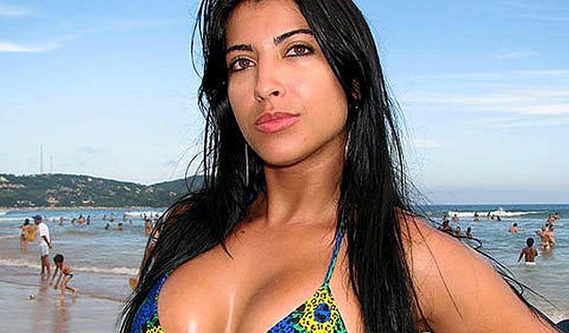 Namorado posta foto da ex-BBB Priscila Pires nua na cama: 'te amo'