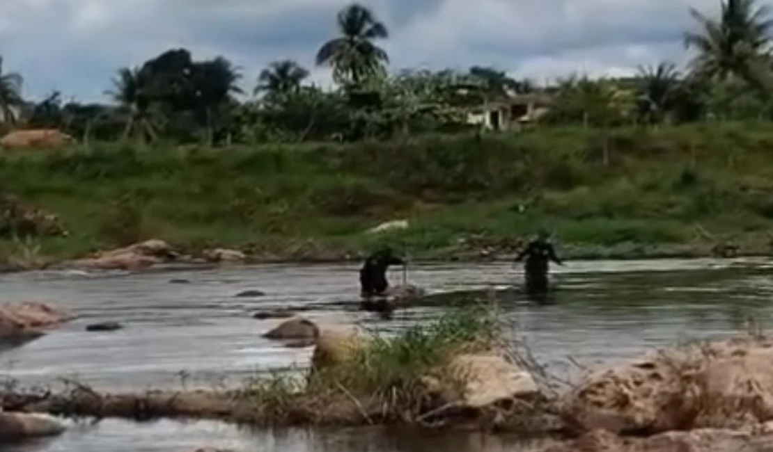 Polícias realizam operação em Cajueiro após denúncia de corpo submerso no interior de Alagoas