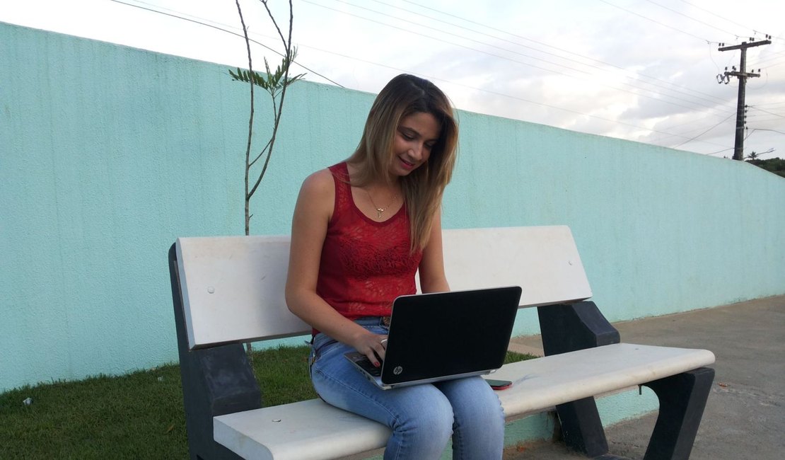 População de Feira Grande ganha acesso gratuito a internet em praças