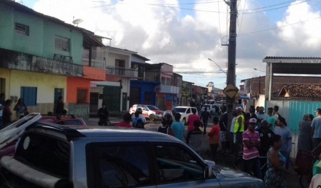 Troca de tiros deixa quatro mortos e um ferido no Tabuleiro do Martins, em Maceió