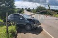 Carro colide em poste de alta tensão na AL-110, em Arapiraca