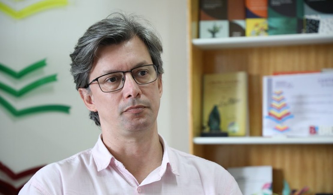 Elder Maia deixa Secretaria de Educação de Maceió; carreira como professor teria motivado saída