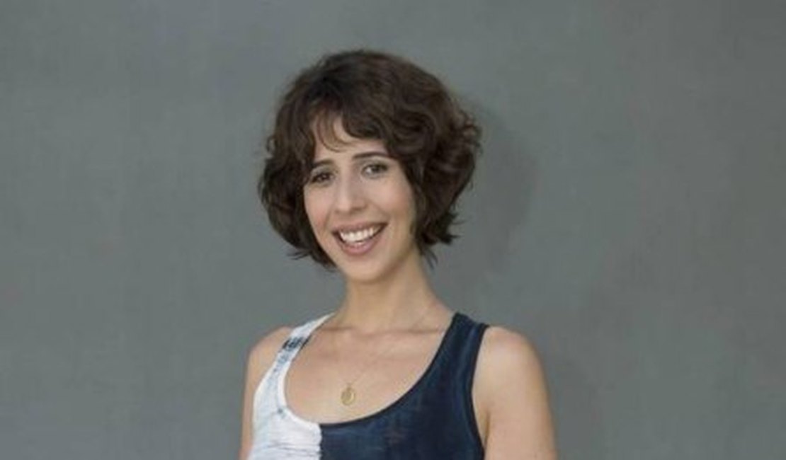 Flora Diegues deixa “Além do Tempo” por causa de cirurgia às pressas